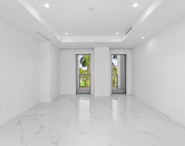 495 E Royal Palm Road - Photo Thumbnail 18
