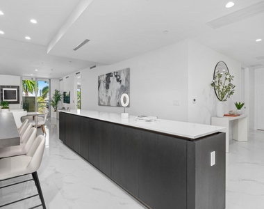 495 E Royal Palm Road - Photo Thumbnail 5