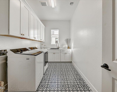 9407 S 13th Way - Photo Thumbnail 23