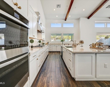 9407 S 13th Way - Photo Thumbnail 9