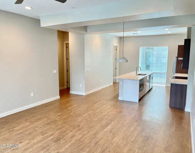 915 E Missouri Avenue - Photo Thumbnail 14