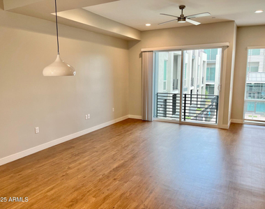 915 E Missouri Avenue - Photo Thumbnail 16