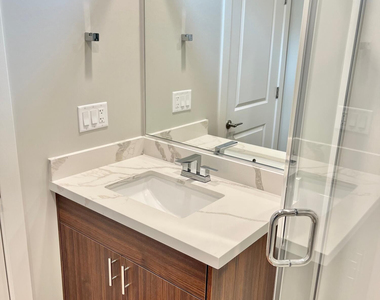 915 E Missouri Avenue - Photo Thumbnail 32