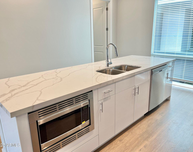 915 E Missouri Avenue - Photo Thumbnail 3