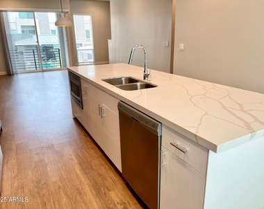 915 E Missouri Avenue - Photo Thumbnail 8