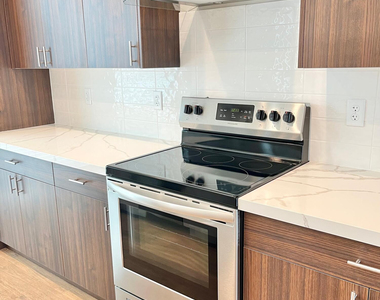 915 E Missouri Avenue - Photo Thumbnail 5