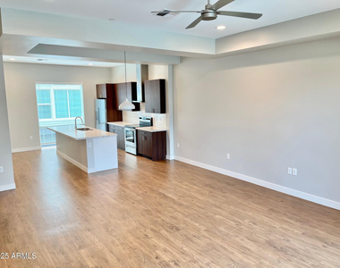 915 E Missouri Avenue - Photo Thumbnail 15