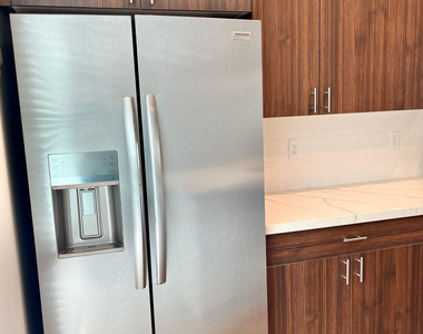 915 E Missouri Avenue - Photo Thumbnail 6
