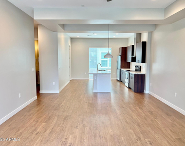 915 E Missouri Avenue - Photo Thumbnail 18