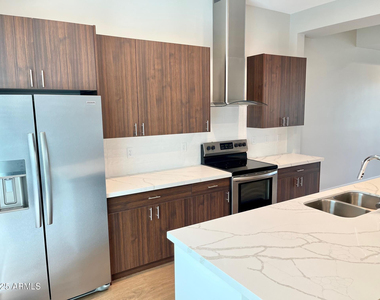 915 E Missouri Avenue - Photo Thumbnail 1