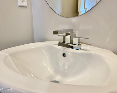 915 E Missouri Avenue - Photo Thumbnail 23