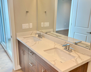 915 E Missouri Avenue - Photo Thumbnail 42