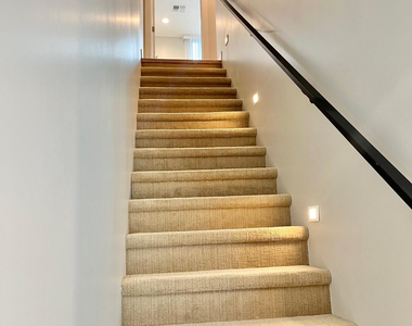 915 E Missouri Avenue - Photo Thumbnail 24