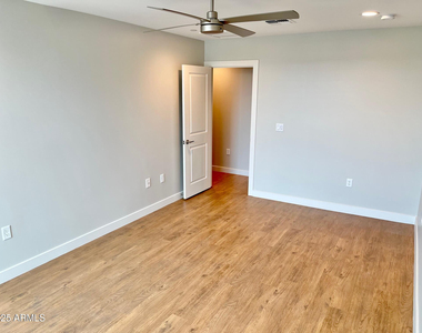 915 E Missouri Avenue - Photo Thumbnail 39