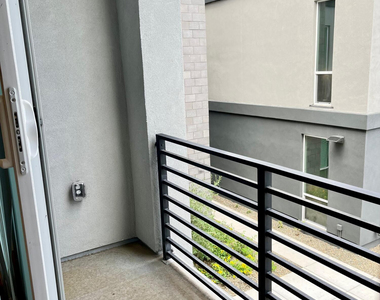 915 E Missouri Avenue - Photo Thumbnail 19