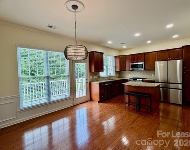 1104 Drayton Court - Photo Thumbnail 18