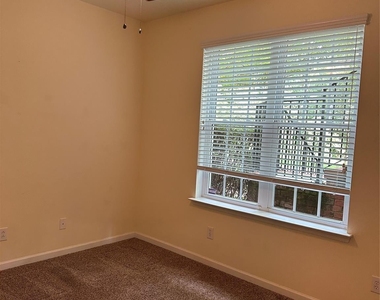 1104 Drayton Court - Photo Thumbnail 11