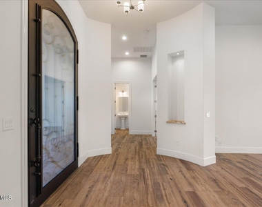 3117 N 77th Street - Photo Thumbnail 10