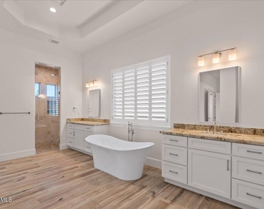 3117 N 77th Street - Photo Thumbnail 5