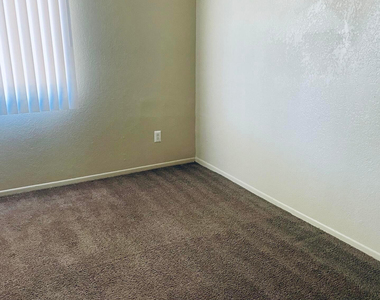 2846 E Kathleen Road - Photo Thumbnail 12