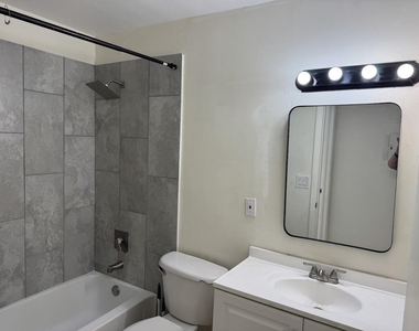 1227 Sw 46th Avenue Sw - Photo Thumbnail 1