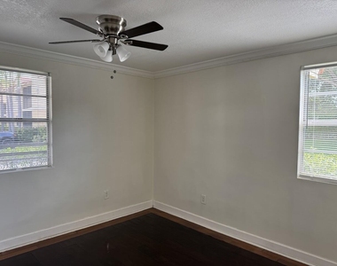 1227 Sw 46th Avenue Sw - Photo Thumbnail 3