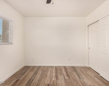 5926 W Rose Lane - Photo Thumbnail 15
