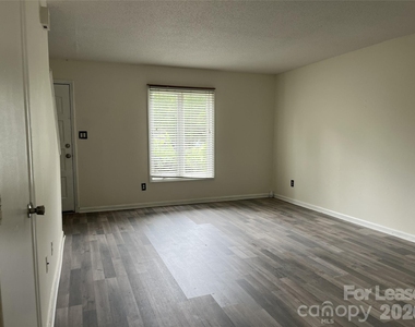 1911 Smoke Ridge Court - Photo Thumbnail 2