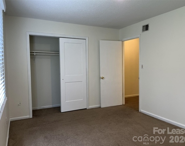 1911 Smoke Ridge Court - Photo Thumbnail 11