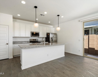 25101 N 141st Avenue - Photo Thumbnail 4