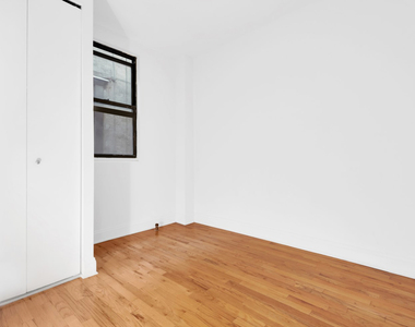 West 49th Street - Photo Thumbnail 3