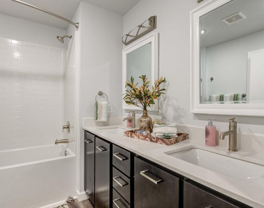 45760 W Village Parkway - Photo Thumbnail 5