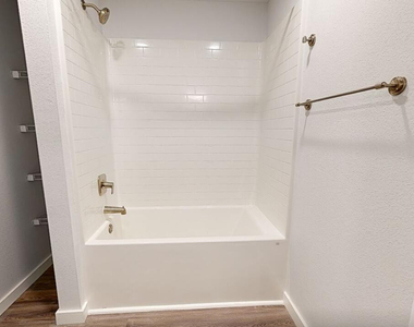 45760 W Village Parkway - Photo Thumbnail 5