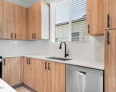 17365 W Lower Buckeye Road - Photo Thumbnail 6