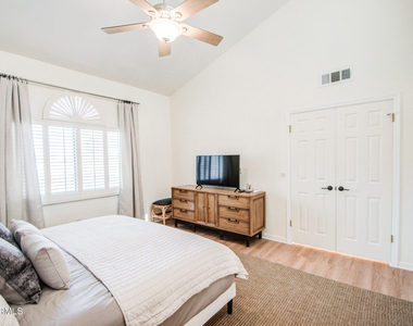 5640 E Bell Road - Photo Thumbnail 18