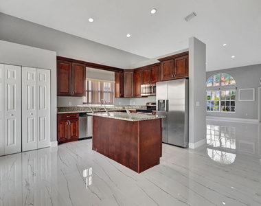 4190 Bahia Isle Circle - Photo Thumbnail 12