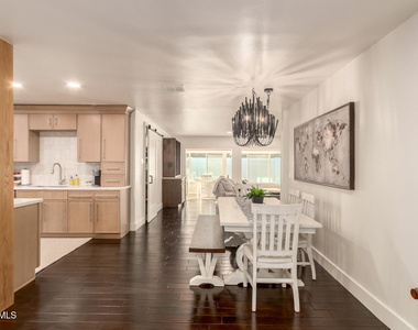1935 E Coolidge Street - Photo Thumbnail 4