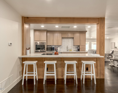 1935 E Coolidge Street - Photo Thumbnail 3