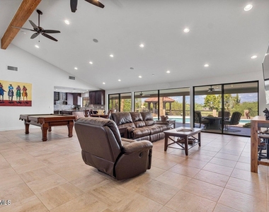 10626 N Indian Wells Drive - Photo Thumbnail 2