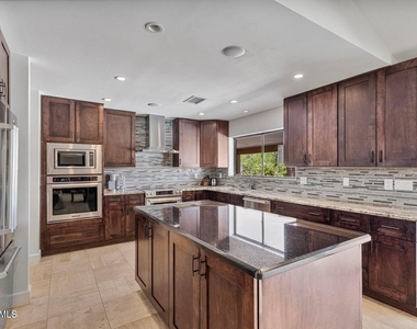 10626 N Indian Wells Drive - Photo Thumbnail 3
