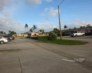 2763 W Dudley Dr Drive W - Photo Thumbnail 14
