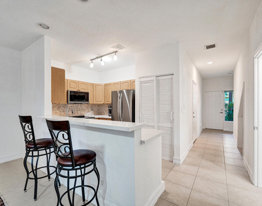 1743 Ne 4th Avenue - Photo Thumbnail 5