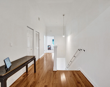 1743 Ne 4th Avenue - Photo Thumbnail 11