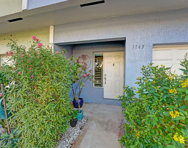 1743 Ne 4th Avenue - Photo Thumbnail 2