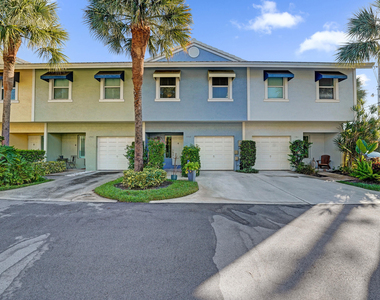 1743 Ne 4th Avenue - Photo Thumbnail 1