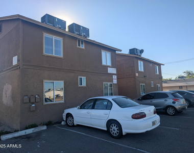 7160 N 53rd Avenue - Photo Thumbnail 15