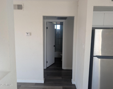 7160 N 53rd Avenue - Photo Thumbnail 4