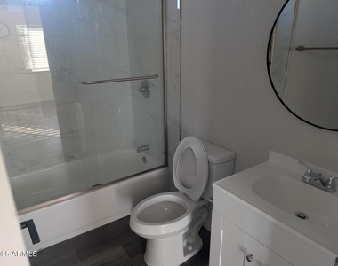 7160 N 53rd Avenue - Photo Thumbnail 11