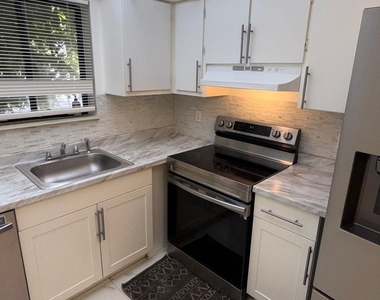 1225 S Flagler Avenue - Photo Thumbnail 5