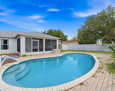 1838 Se Genaro Terrace - Photo Thumbnail 19